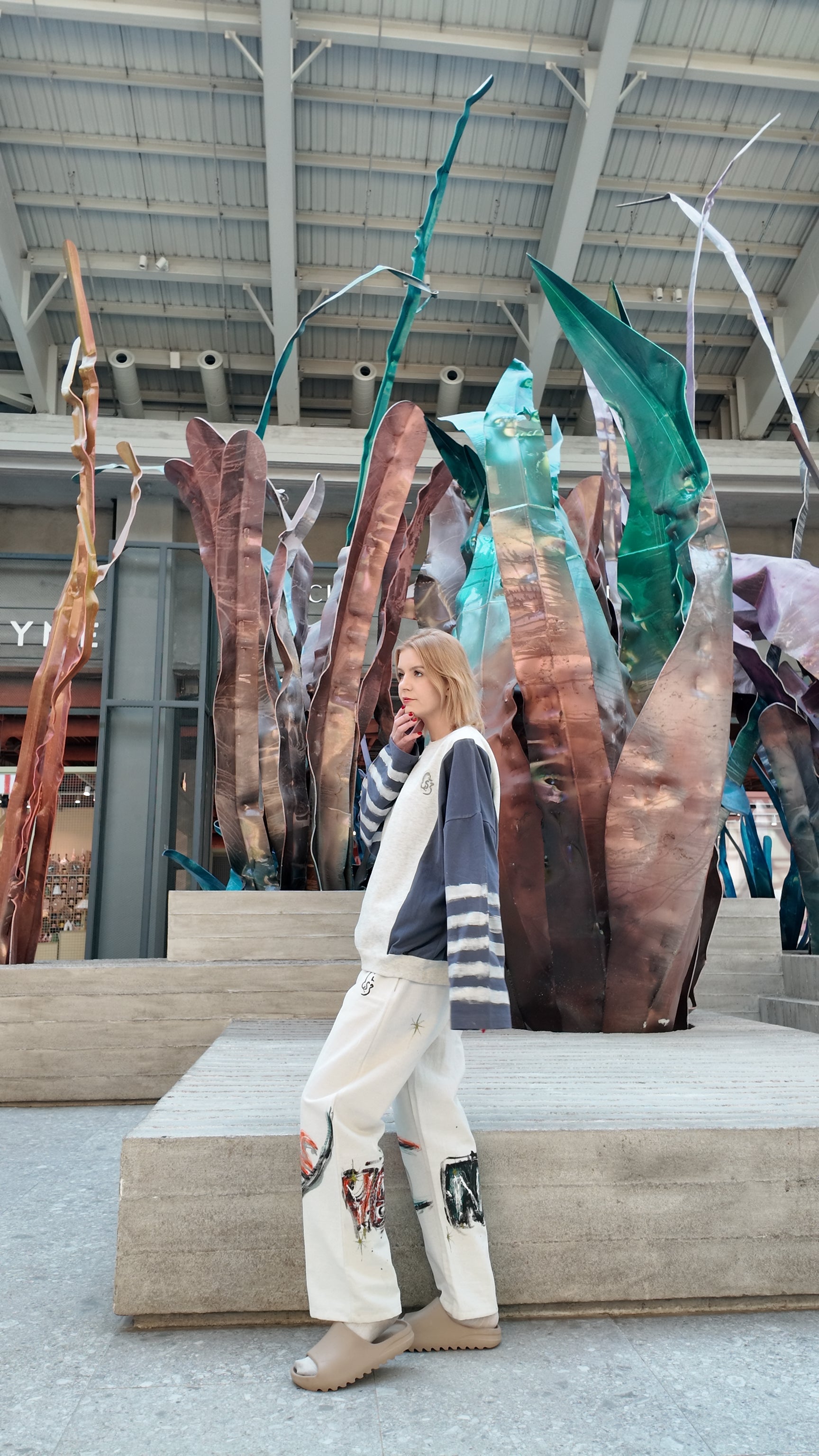 Stripped sleeve sweatshirt