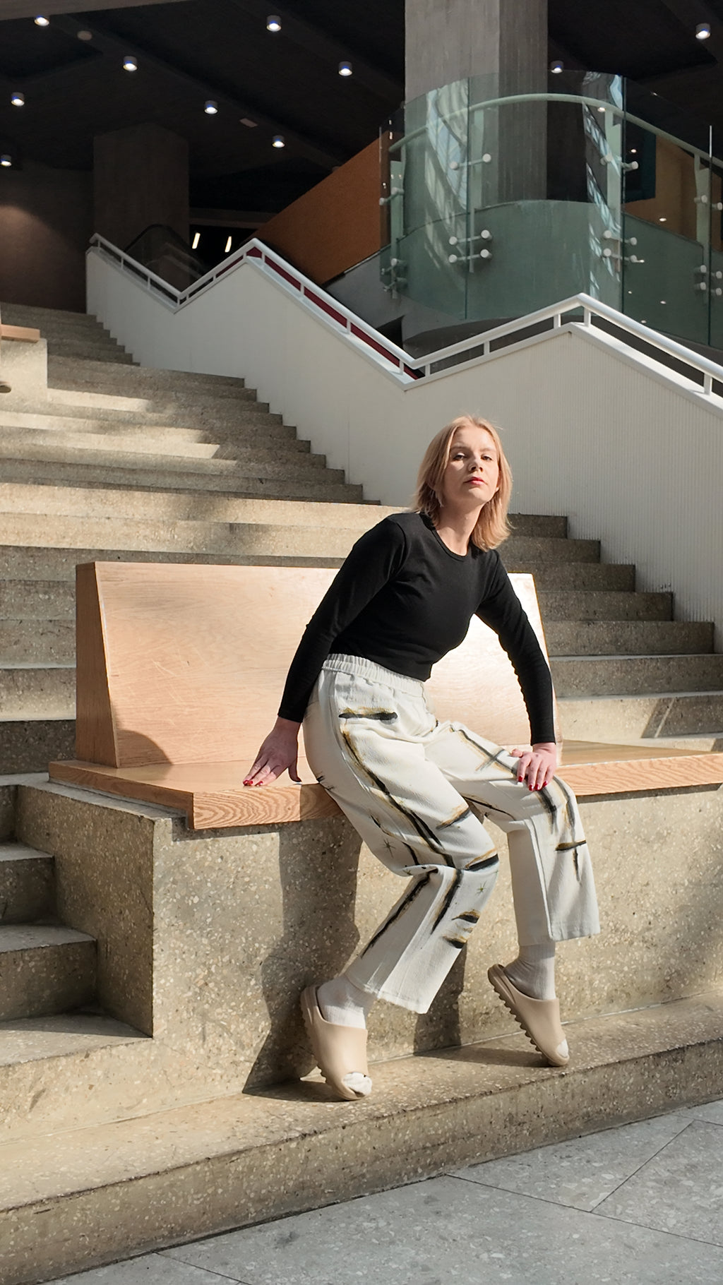 Abstract winter lounge white pants